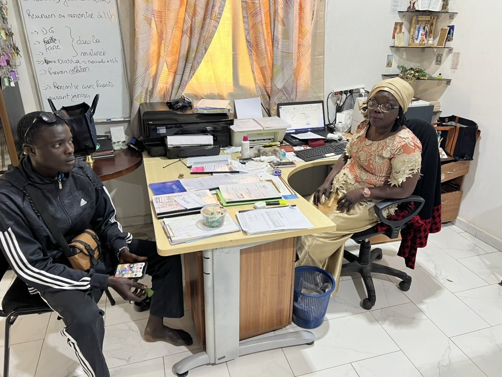 Equipe administrative E2I en reunion de travail