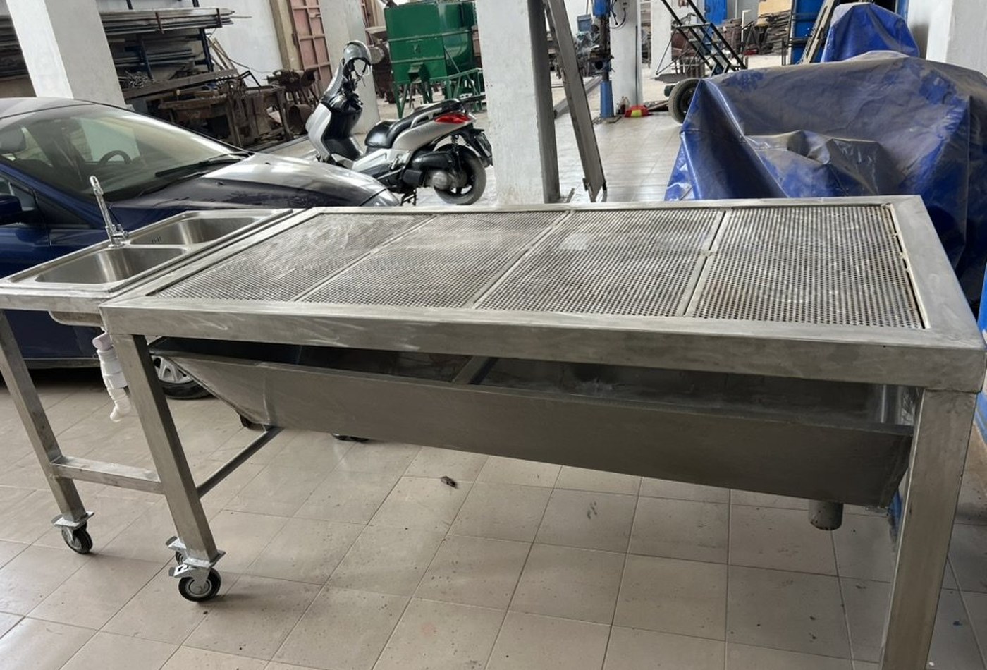 Table inox professionnelle fabriquée par E2I